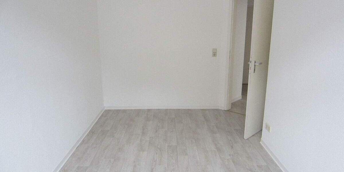 Etagenwohnung Plauen Stadtmitte - 2 Zimmer, 41 m&sup2;, 215&euro; | Angebot:26731328