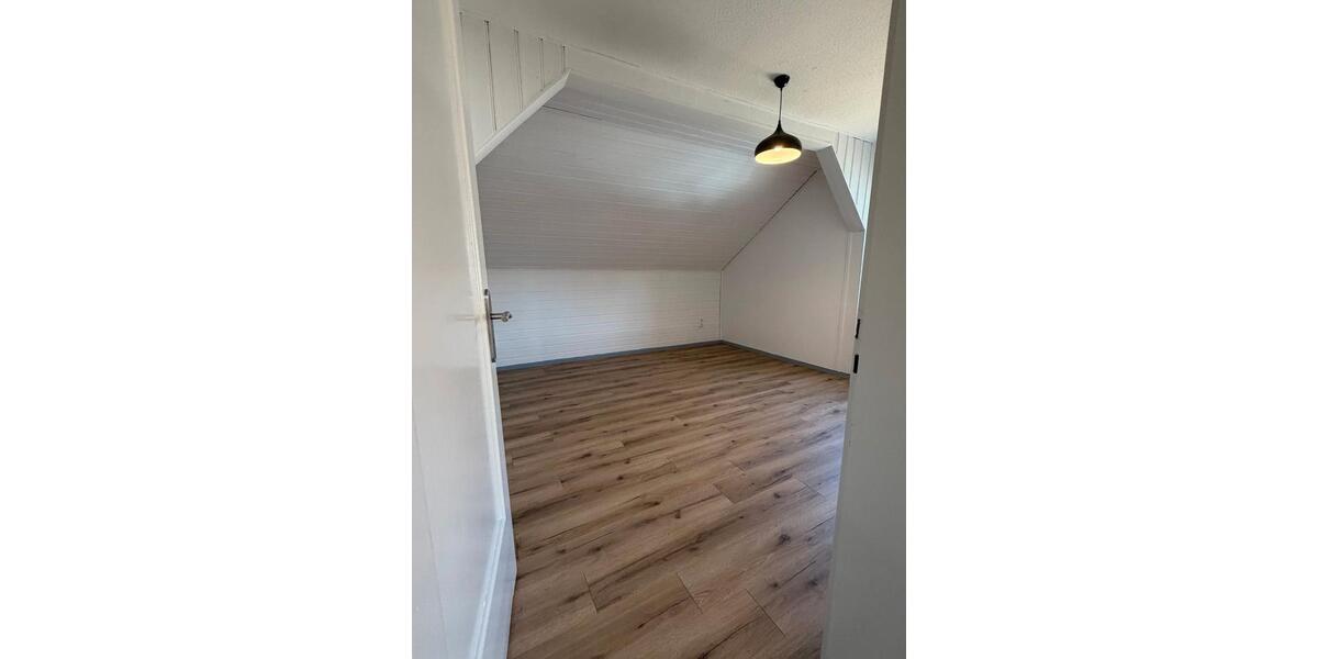 Dachgeschoßwohnung Schöneck/Vogtland Vogtland - 2 Zimmer, 51 m&sup2;, 275&euro; | Angebot:26023065