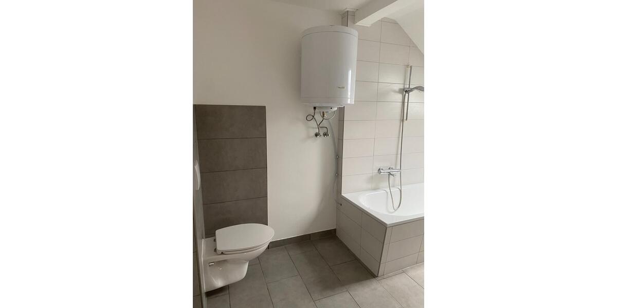 Etagenwohnung Greiz - 2 Zimmer, 67 m&sup2;, 300&euro; | Angebot:25840625