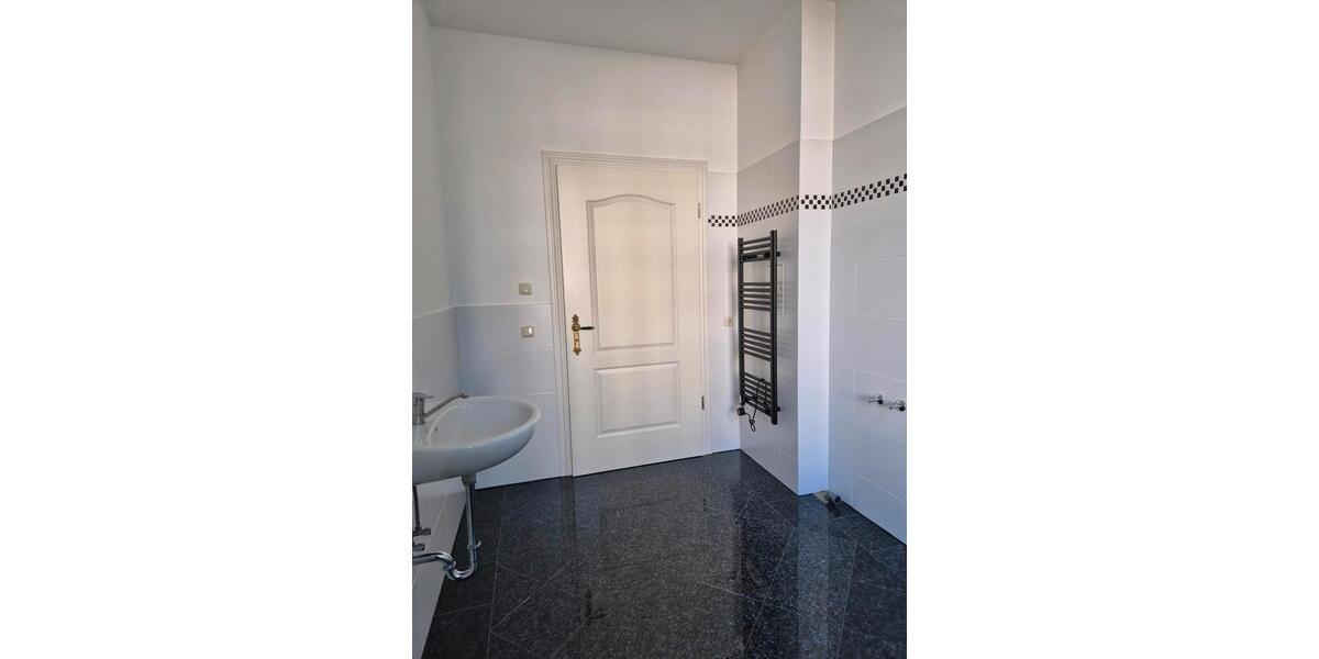 Hochparterre Netzschkau - 4 Zimmer, 97 m&sup2;, 590&euro; | Angebot:25105396