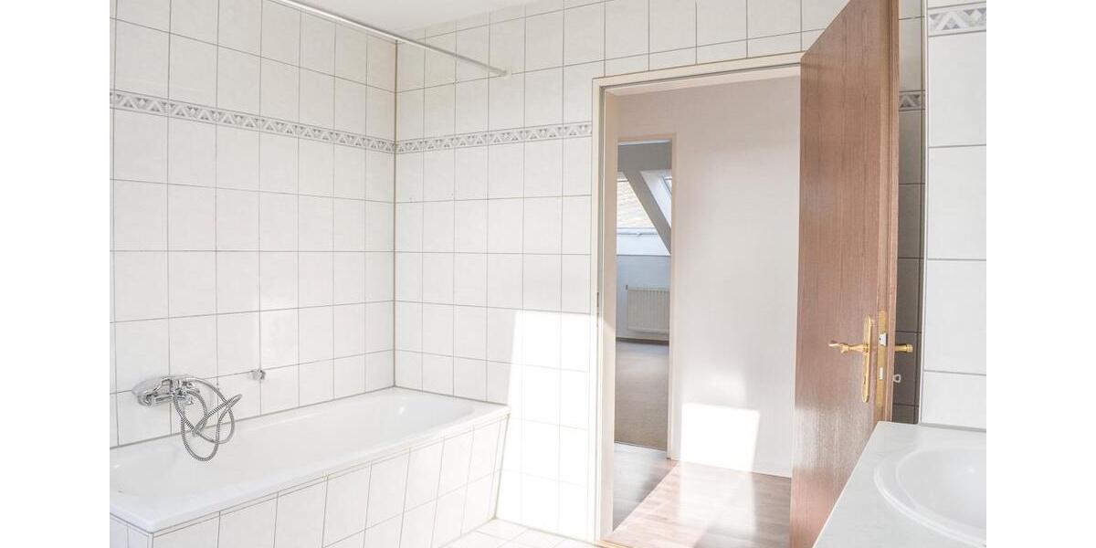 Dachgeschoßwohnung Plauen Altstadt - 3 Zimmer, 74 m&sup2;, 350&euro; | Angebot:24877917