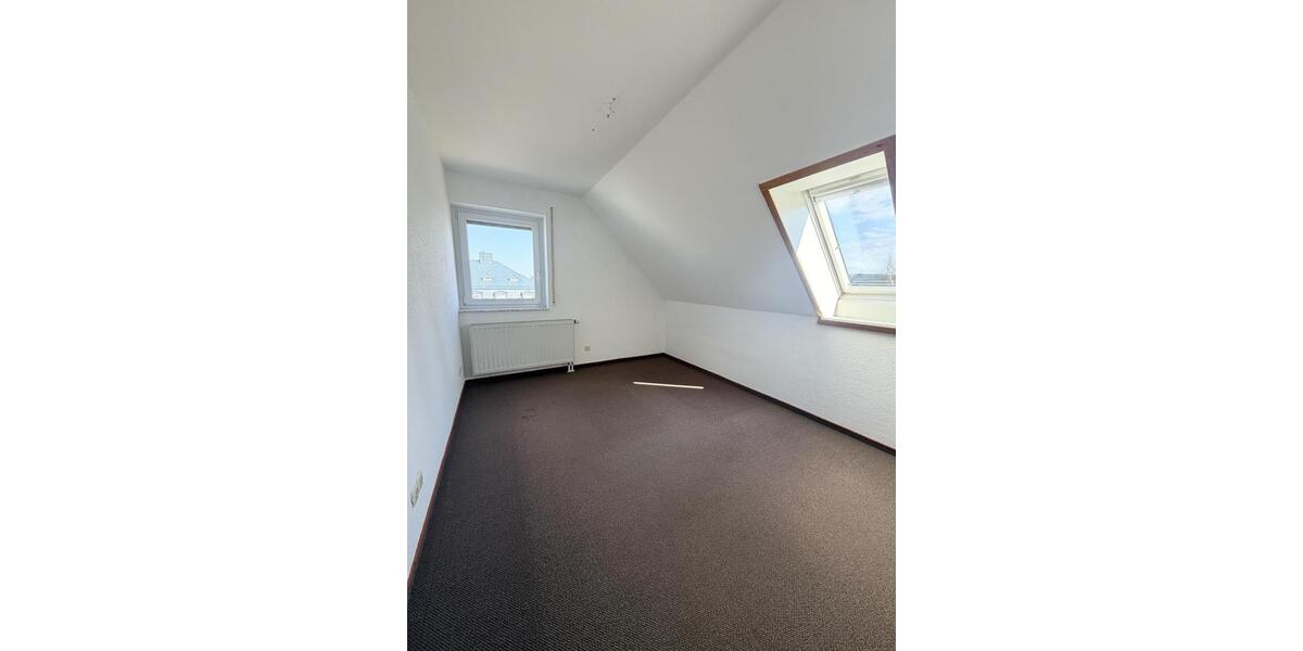 Dachgeschoßwohnung Bergen - 3.5 Zimmer, 98 m&sup2;, 450&euro; | Angebot:25855305