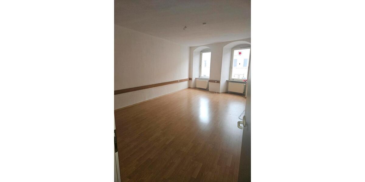 Etagenwohnung Hof Altstadt - 3 Zimmer, 105 m&sup2;, 840&euro; | Angebot:25509737