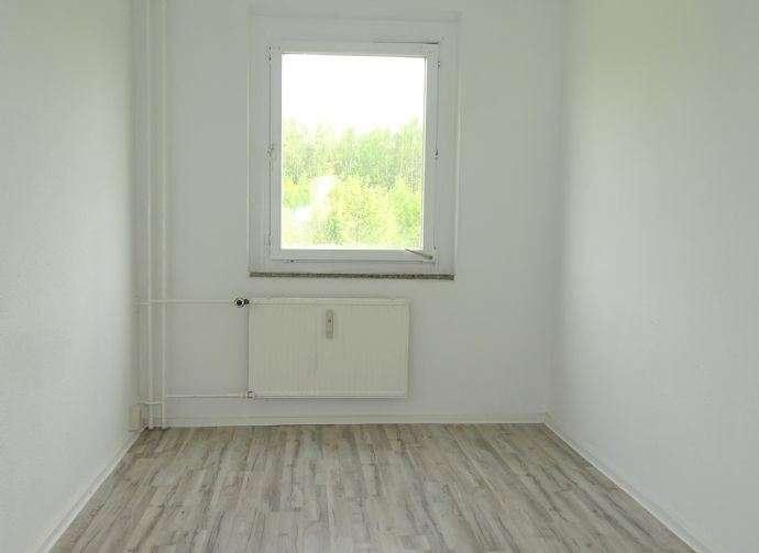 Etagenwohnung Reichenbach im Vogtland - 3 Zimmer, 69 m&sup2;, 305&euro; | Angebot:25918210