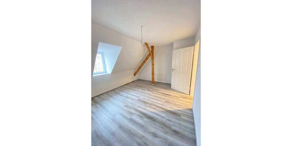 Dachgeschoßwohnung Plauen Bahnhofsvorstadt - 6 Zimmer, 145 m&sup2;, 1.390&euro; | Angebot:17463037