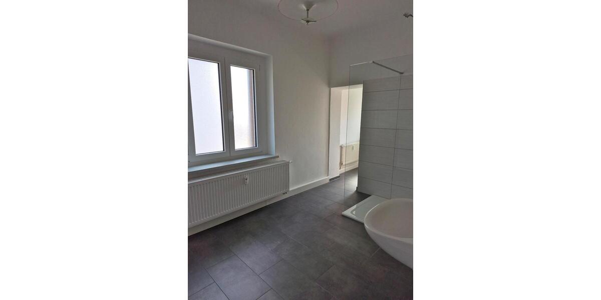 Etagenwohnung Greiz - 2 Zimmer, 65 m&sup2;, 380&euro; | Angebot:26041696