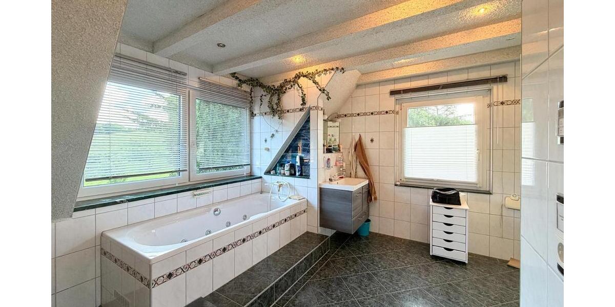 Charmante Doppelhaushälfte mit moderner Wärmepumpe, Wintergarten & gepflegtem Grundstück in BergaElster - Doppelhaushälfte Berga | Angebot:27056718