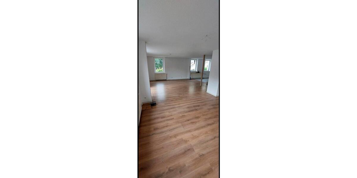 Erdgeschoßwohnung Klingenthal - 4 Zimmer, 150 m&sup2;, 900&euro; | Angebot:25304227