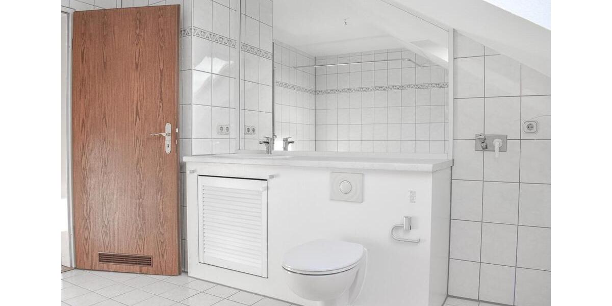 Dachgeschoßwohnung Plauen Altstadt - 3 Zimmer, 74 m&sup2;, 350&euro; | Angebot:24877917