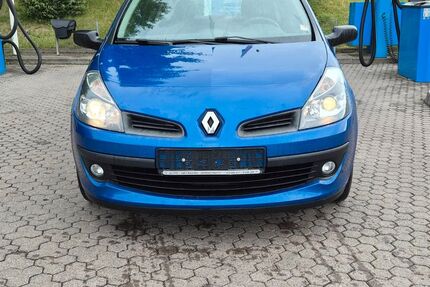 Renault Clio 70.349 km 2.499 &euro; Plauen 08527