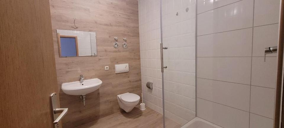 Dachgeschoßwohnung Plauen Bahnhofsvorstadt - 1 Zimmer, 32 m&sup2;, 180&euro; | Angebot:25054413