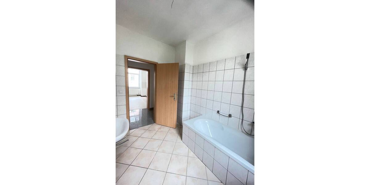 Etagenwohnung Plauen Stadtmitte - 3 Zimmer, 68 m&sup2;, 350&euro; | Angebot:25731866