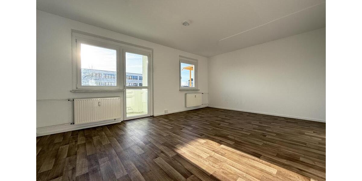 Etagenwohnung Reichenbach im Vogtland - 3 Zimmer, 69 m&sup2;, 400&euro; | Angebot:24397250