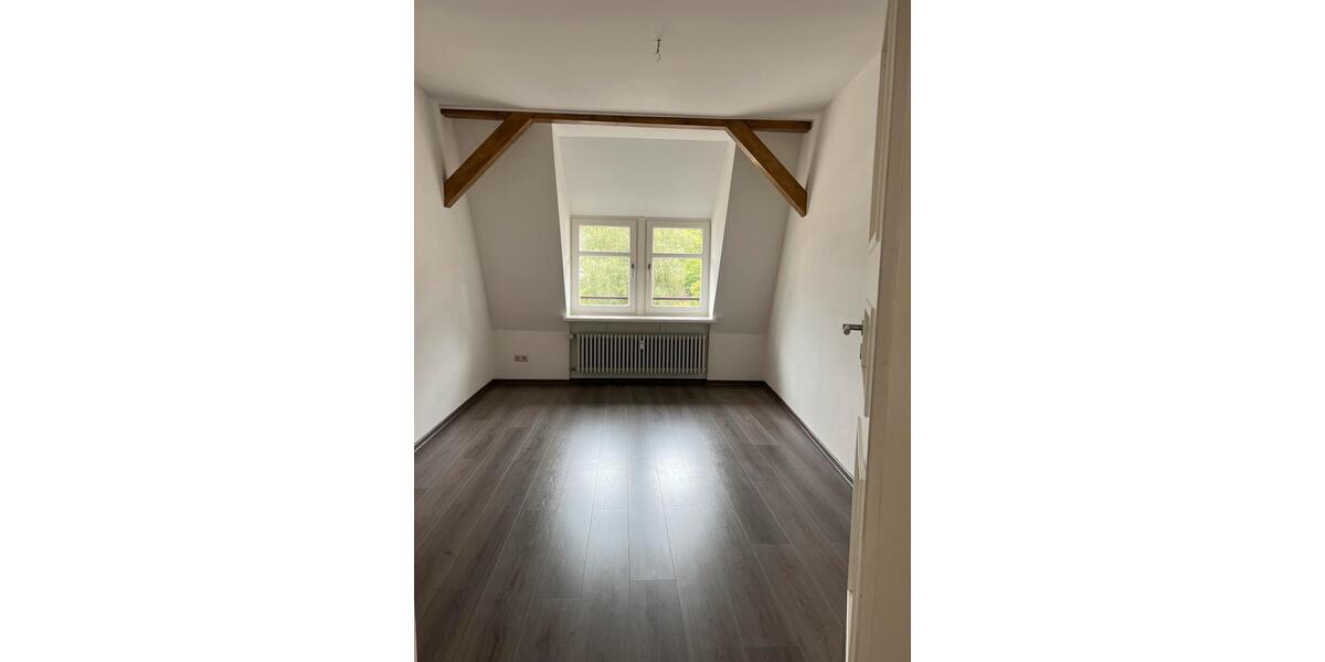 Dachgeschoßwohnung Plauen - 3 Zimmer, 94 m&sup2;, 550&euro; | Angebot:23509233