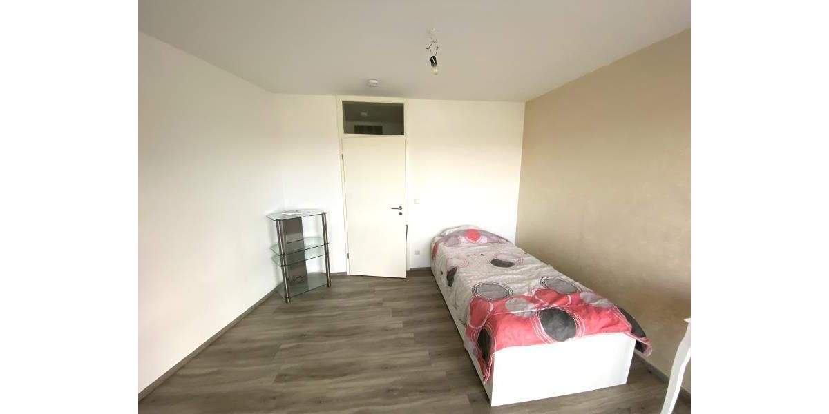 Etagenwohnung Plauen Chrieschwitz - 3 Zimmer, 83 m&sup2;, 510&euro; | Angebot:25819924