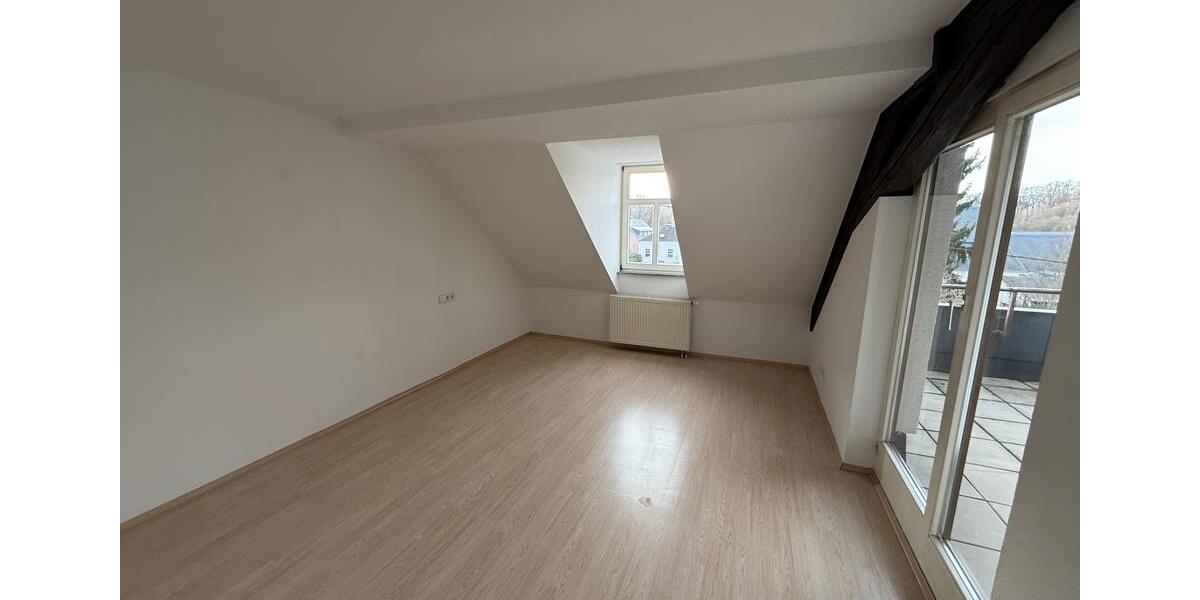 Dachgeschoßwohnung Auerbach/Vogtland Vogtland - 2 Zimmer, 77 m&sup2;, 460&euro; | Angebot:24337412