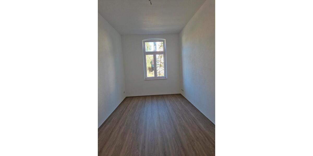 Hochparterre Netzschkau - 4 Zimmer, 97 m&sup2;, 590&euro; | Angebot:25637713