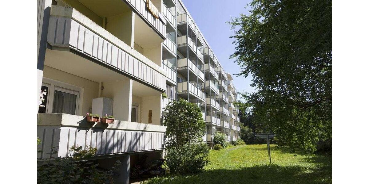 Etagenwohnung Reichenbach im Vogtland - 3 Zimmer, 69 m&sup2;, 305&euro; | Angebot:25918210