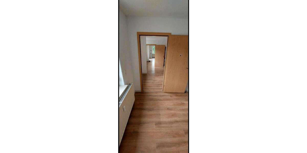 Erdgeschoßwohnung Klingenthal - 4 Zimmer, 150 m&sup2;, 900&euro; | Angebot:25304227