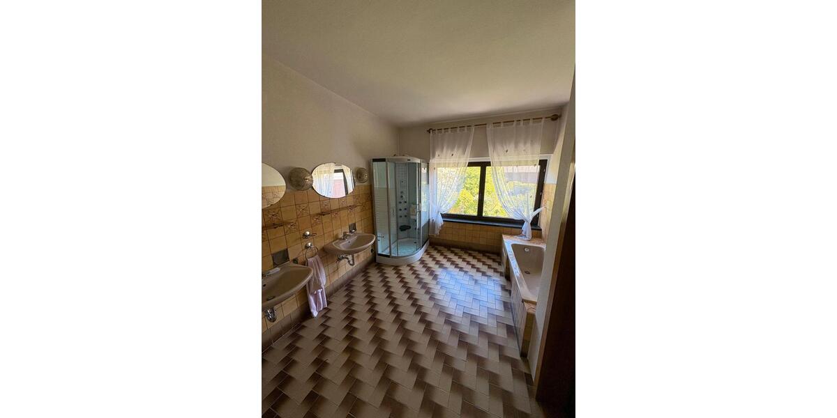 Reihenhaus Reichenbach im Vogtland - 6 Zimmer, 140 m&sup2;, 138.500&euro; | Angebot:25418602