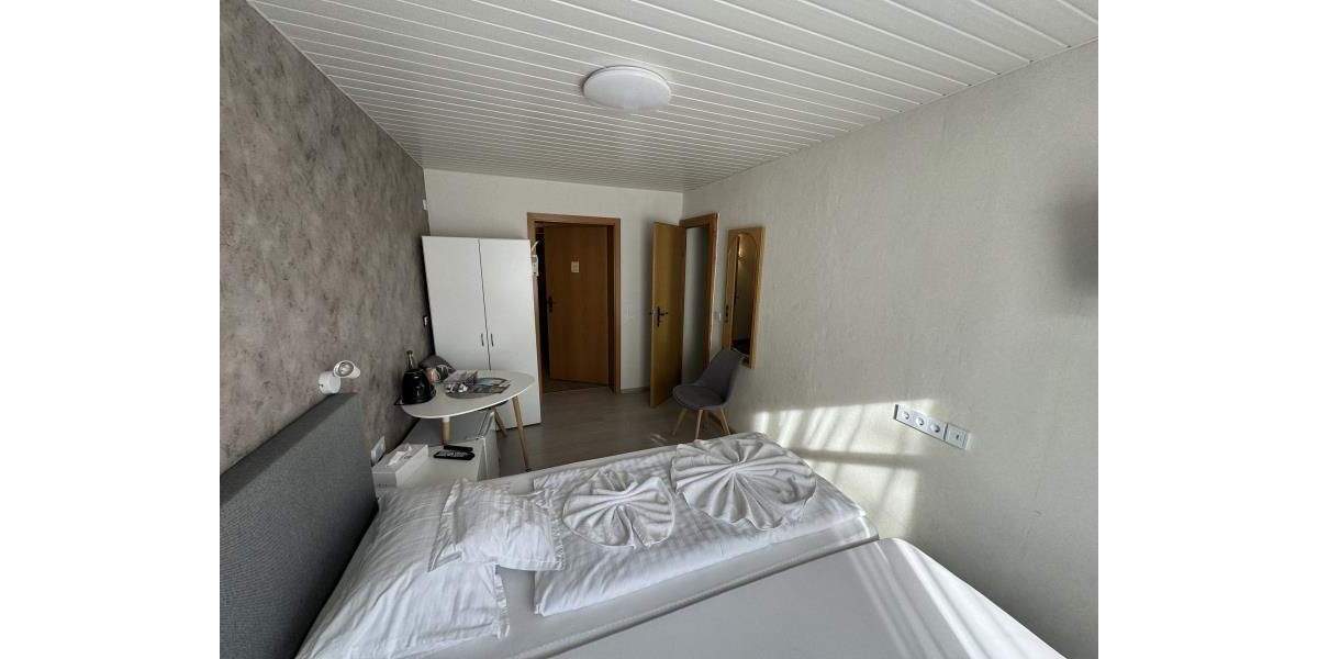 Einfamilienhaus Adorf - 8 Zimmer, 385.000&euro; | Angebot:25776513