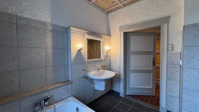 Mehrfamilienhaus, Wohnhaus Markneukirchen - 9 Zimmer, 300 m&sup2;, 245.000&euro; | Angebot:25662127