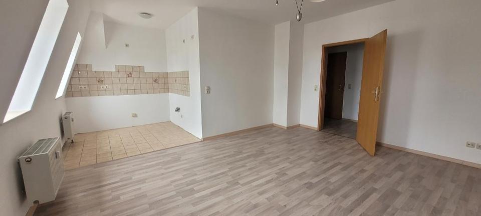 Dachgeschoßwohnung Plauen Bahnhofsvorstadt - 1 Zimmer, 32 m&sup2;, 180&euro; | Angebot:25054413