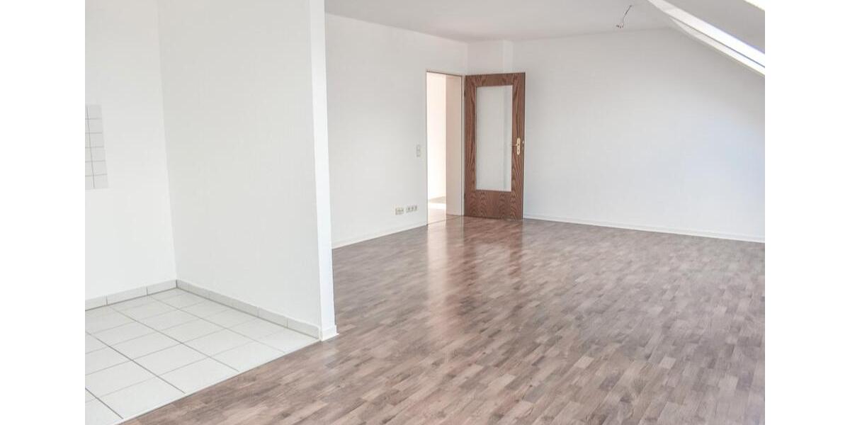 Dachgeschoßwohnung Plauen Altstadt - 3 Zimmer, 74 m&sup2;, 350&euro; | Angebot:24877917