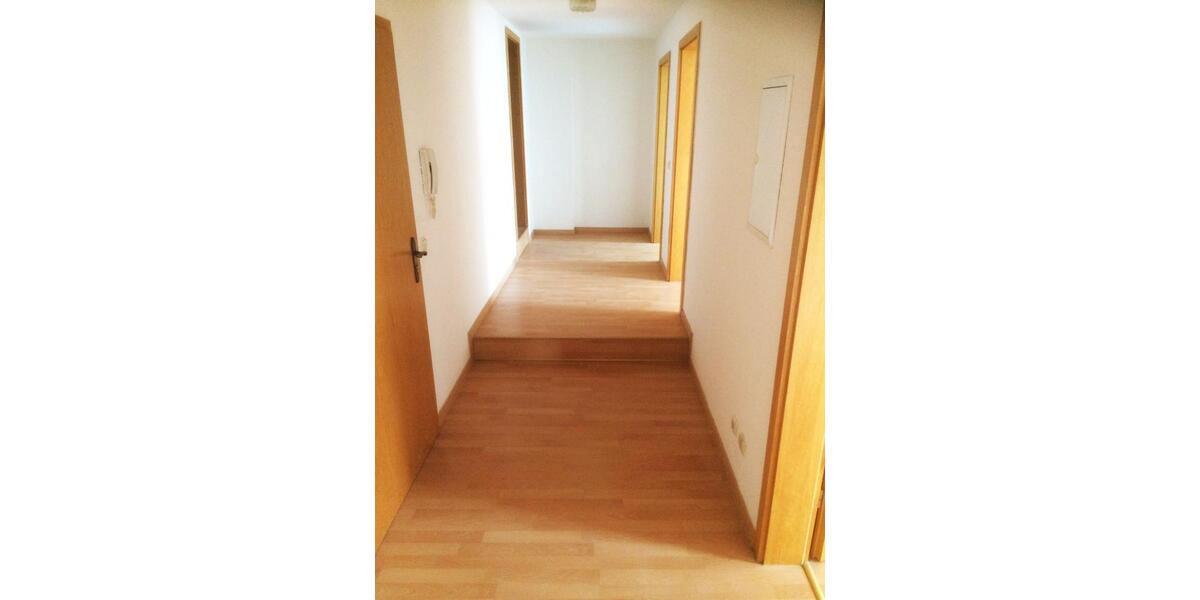 Etagenwohnung Plauen Bahnhofsvorstadt - 4 Zimmer, 77 m&sup2;, 325&euro; | Angebot:23838268