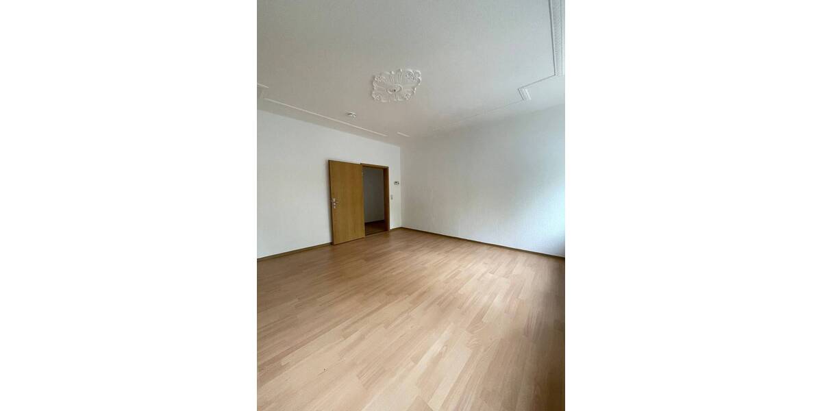 Etagenwohnung Plauen Stadtmitte - 3 Zimmer, 63 m&sup2;, 300&euro; | Angebot:25674922