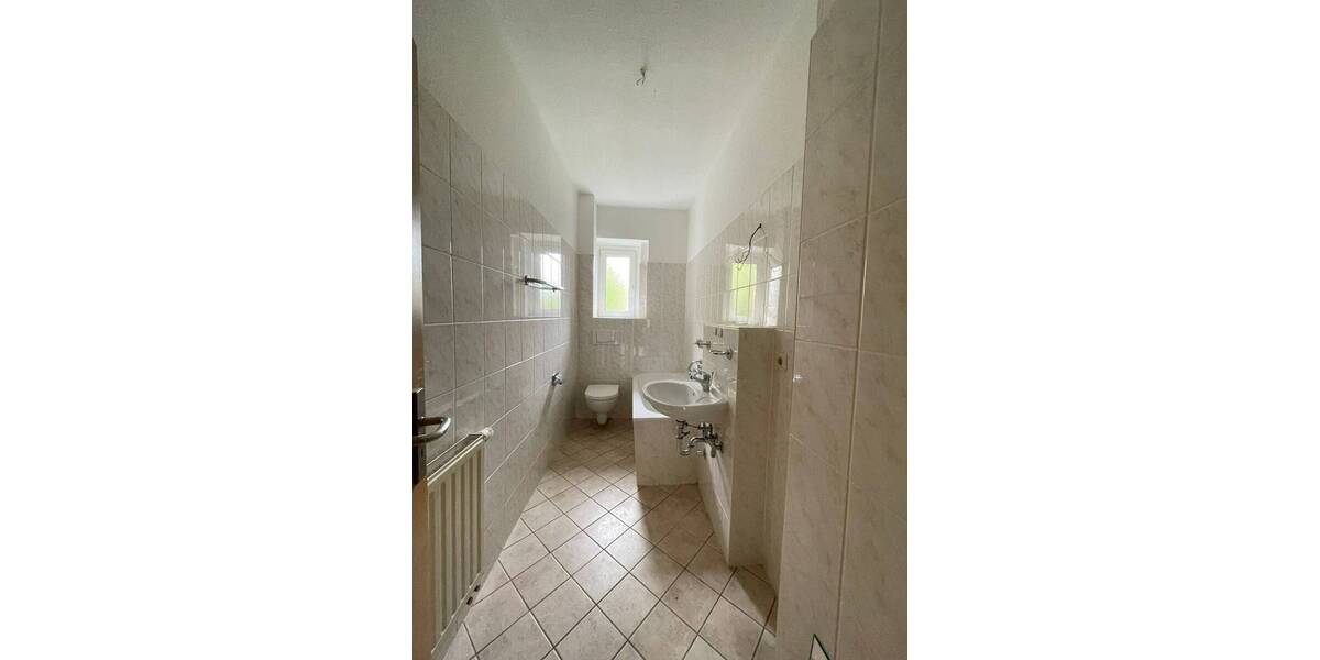 Etagenwohnung Plauen Stadtmitte - 3 Zimmer, 63 m&sup2;, 300&euro; | Angebot:25674922