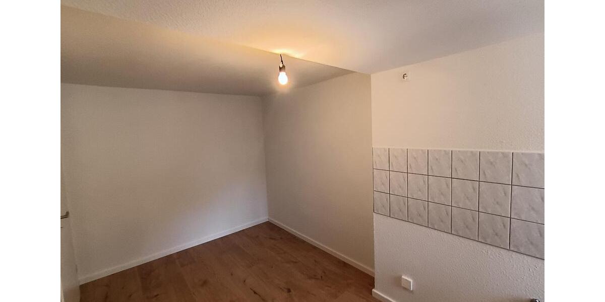 Dachgeschoßwohnung Reichenbach im Vogtland - 3 Zimmer, 74 m&sup2;, 450&euro; | Angebot:25219041
