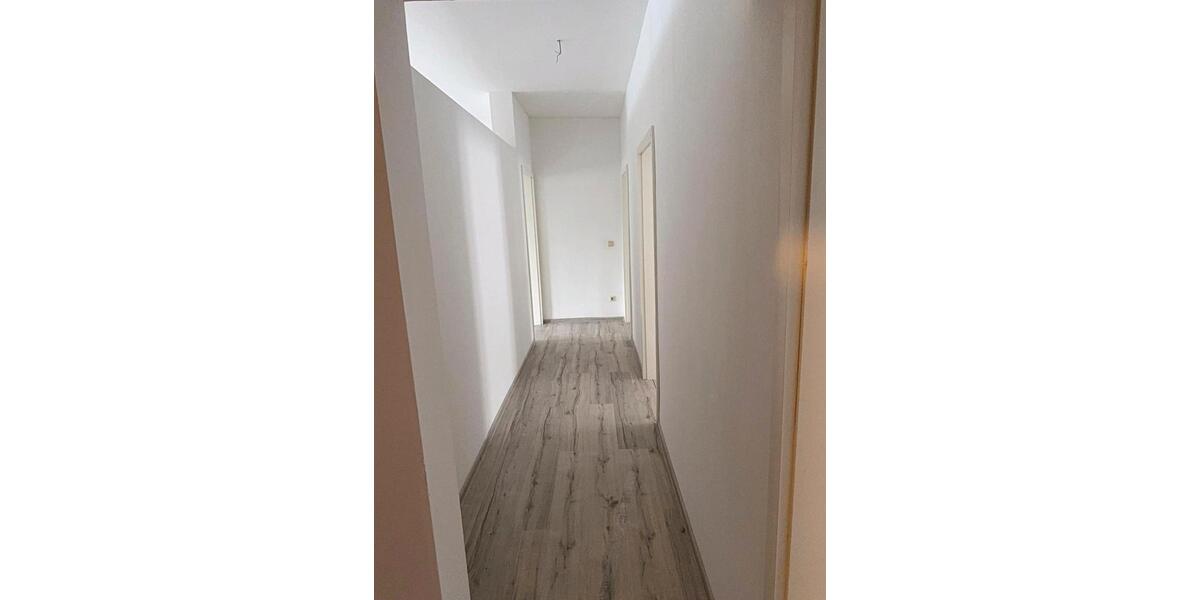 Dachgeschoßwohnung Plauen - 4 Zimmer, 120 m&sup2;, 940&euro; | Angebot:26048430