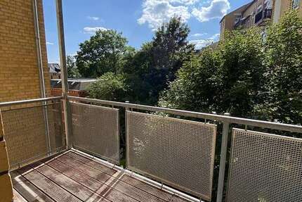 Wohnung Plauen Neundorfer Vorstadt - 3 Zimmer, 61 m&sup2;, 300&euro; | Angebot:25082834