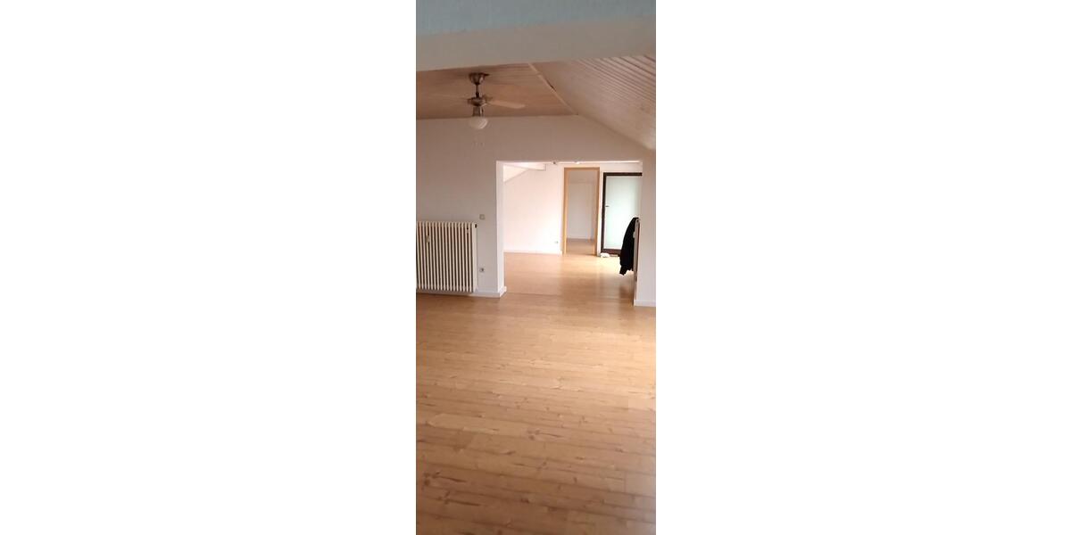 Dachgeschoßwohnung Hof Neuhof - 5 Zimmer, 90 m&sup2;, 750&euro; | Angebot:26674781