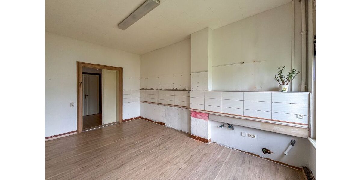 Großzügige 4 Zimmer Wohnung mit 185 qm - Etagenwohnung Reichenbach Rotschau | Angebot:25301003