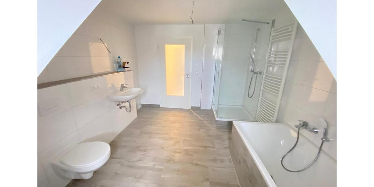 Dachgeschoßwohnung Plauen Bahnhofsvorstadt - 6 Zimmer, 145 m&sup2;, 1.390&euro; | Angebot:17463037