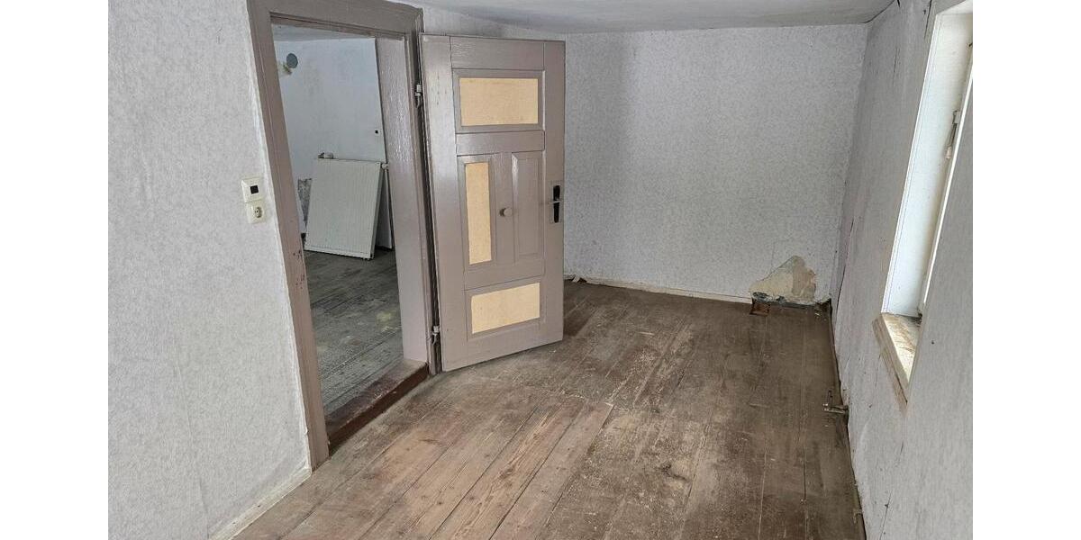 Einfamilienhaus Mohlsdorf-Teichwolframsdorf Teichwolframsdorf - 7 Zimmer, 180 m&sup2;, 42.000&euro; | Angebot:24616575