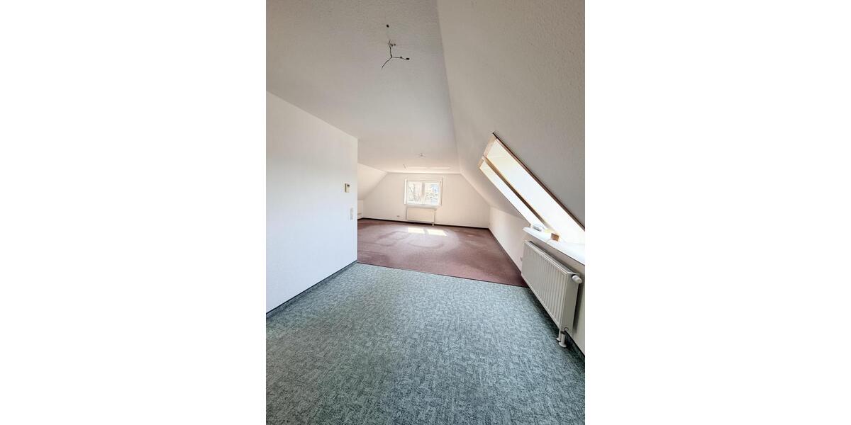 Dachgeschoßwohnung Bergen - 3.5 Zimmer, 98 m&sup2;, 450&euro; | Angebot:25855305