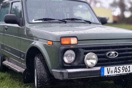 Lada Niva 89.101 km 8.499 &euro; Pausa 07952