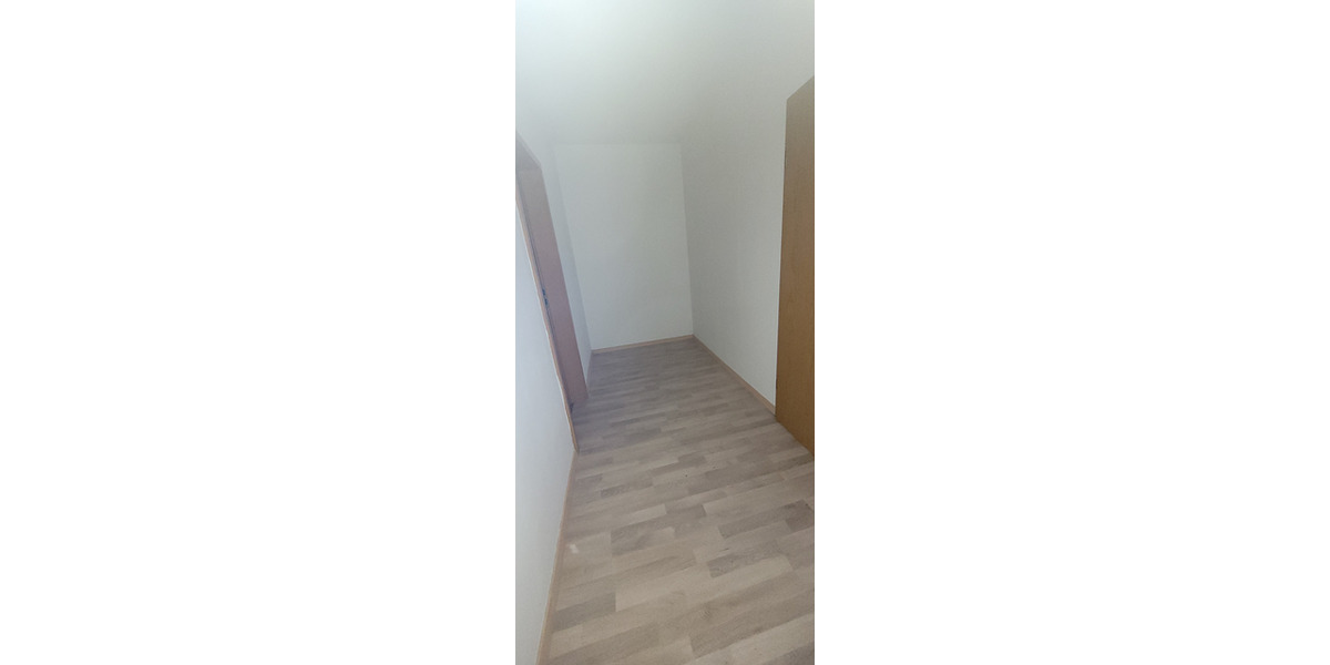 Dachgeschoßwohnung Plauen Bahnhofsvorstadt - 1 Zimmer, 32 m&sup2;, 180&euro; | Angebot:25054413