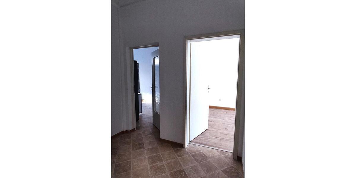 Etagenwohnung Plauen - 2 Zimmer, 61 m&sup2;, 300&euro; | Angebot:24646296
