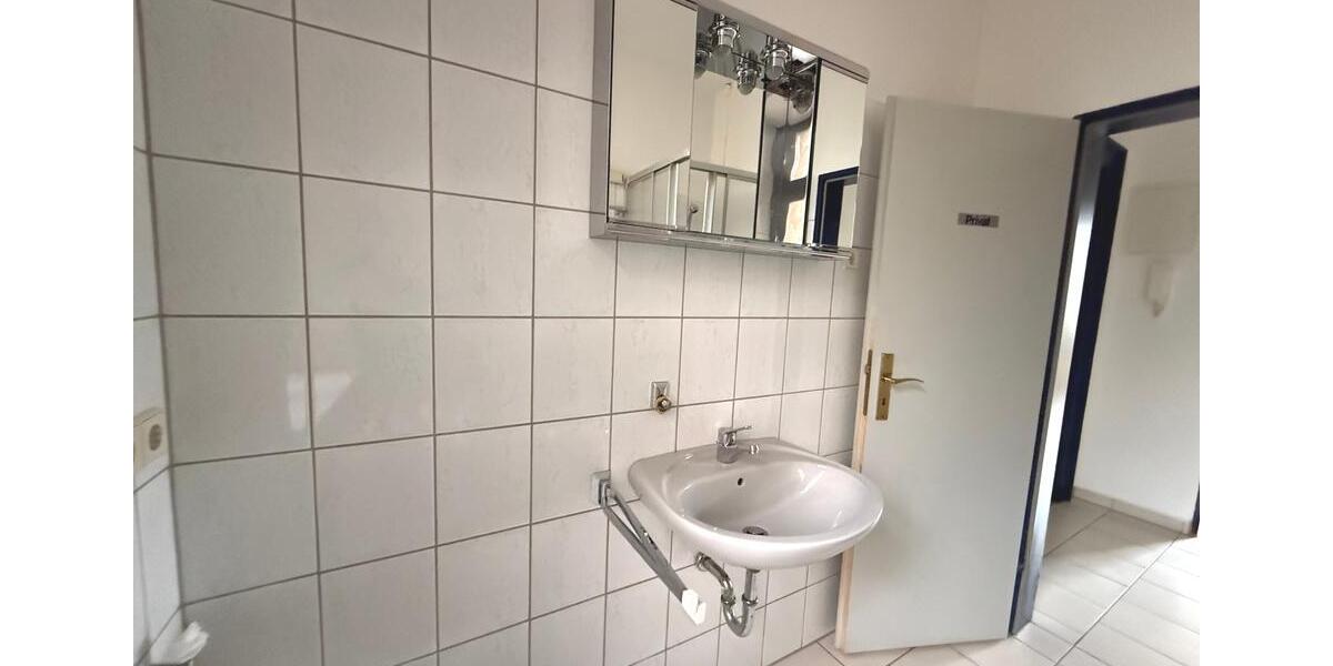 Erdgeschoßwohnung Reichenbach im Vogtland - 2 Zimmer, 70 m&sup2;, 330&euro; | Angebot:21558276