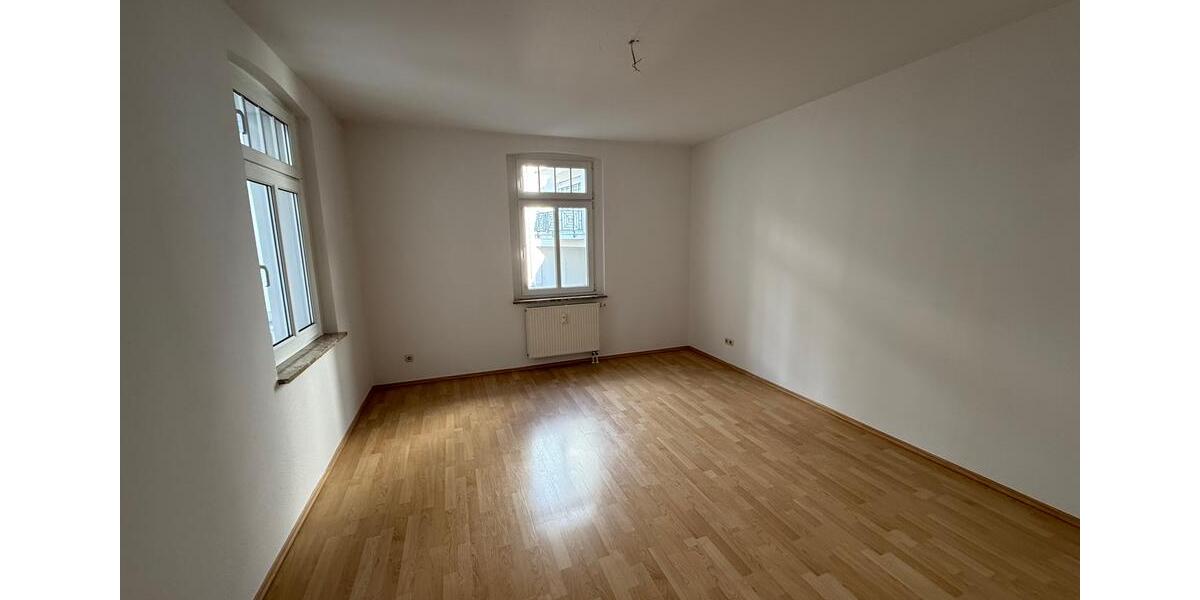 Etagenwohnung Greiz - 3 Zimmer, 79 m&sup2;, 465&euro; | Angebot:26050264