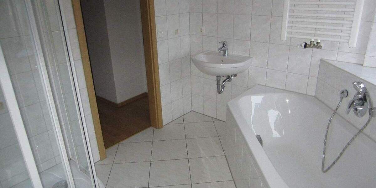 Etagenwohnung Plauen Stadtmitte - 2 Zimmer, 64 m&sup2;, 355&euro; | Angebot:25735507