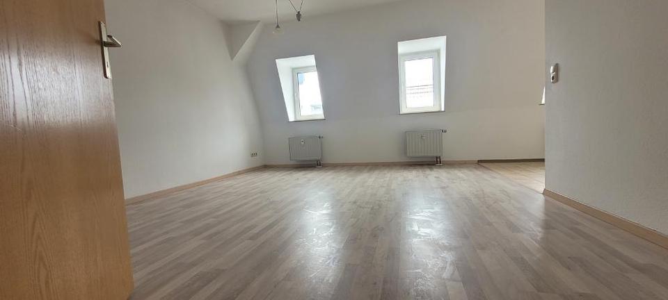 Dachgeschoßwohnung Plauen Bahnhofsvorstadt - 1 Zimmer, 32 m&sup2;, 180&euro; | Angebot:25054413