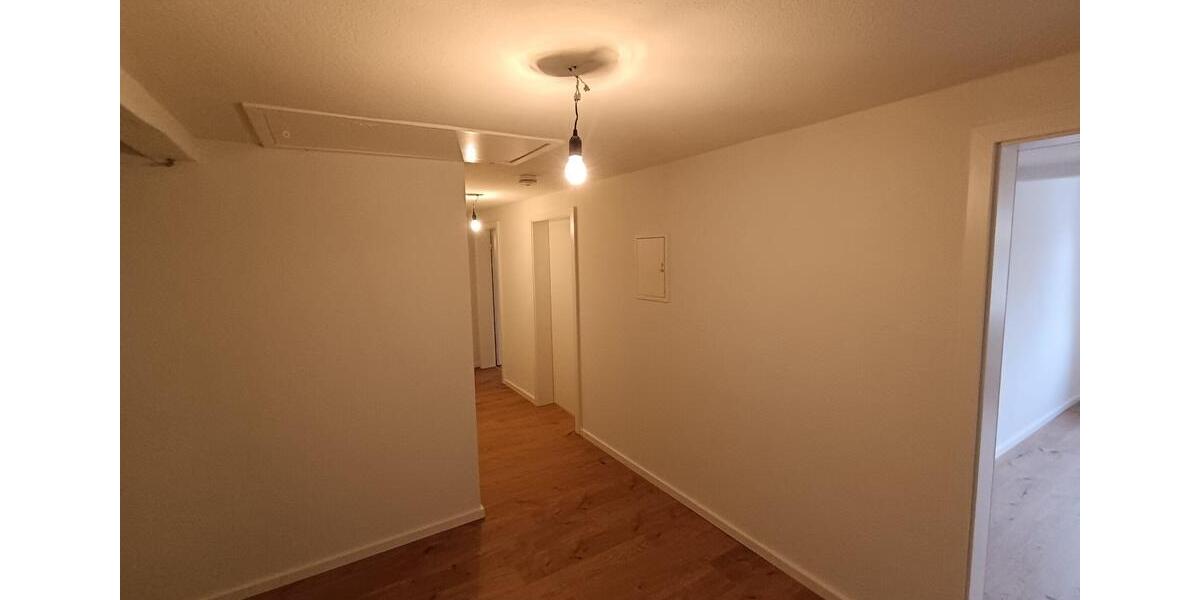 Dachgeschoßwohnung Reichenbach im Vogtland - 3 Zimmer, 74 m&sup2;, 450&euro; | Angebot:25219041