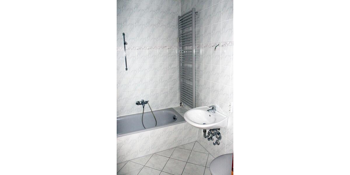 Etagenwohnung Plauen - 3 Zimmer, 66 m&sup2;, 335&euro; | Angebot:25838534