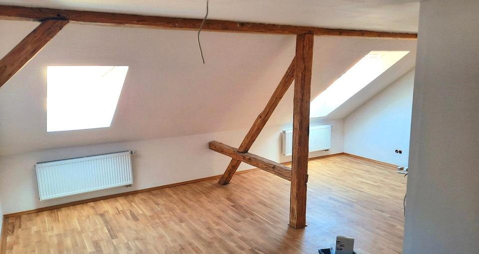 Dachgeschoßwohnung Hof Altstadt - 3 Zimmer, 118 m&sup2;, 660&euro; | Angebot:26038524