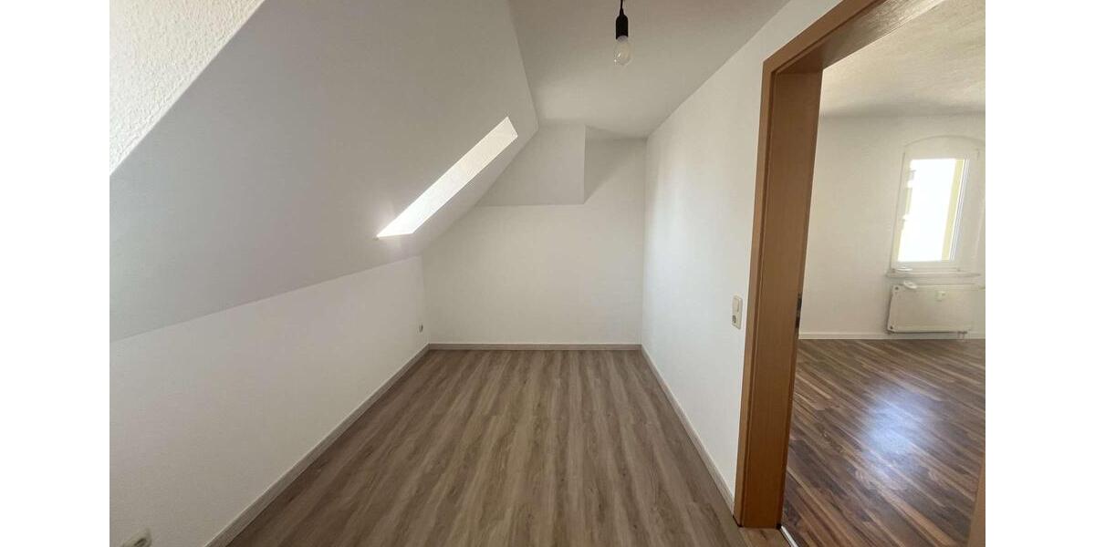 Dachgeschoßwohnung Reichenbach im Vogtland - 4 Zimmer, 77 m&sup2;, 380&euro; | Angebot:26168702